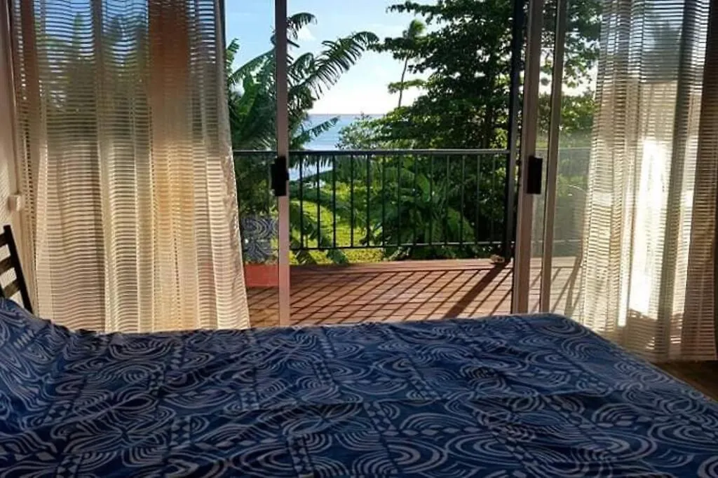 Sunsetview, Studio, Private Beach, Amazing Swim & Sunset Haapiti 0*,  Polynésie française